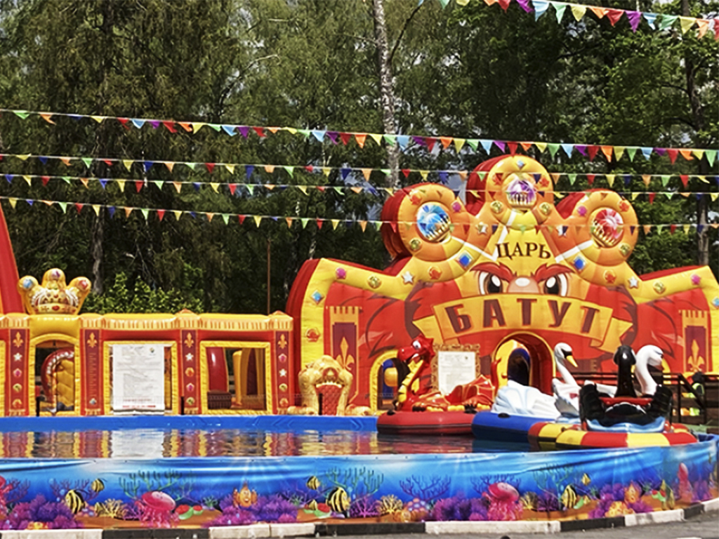 Большие тематические батуты: в наличии к лету со скидкой 10%