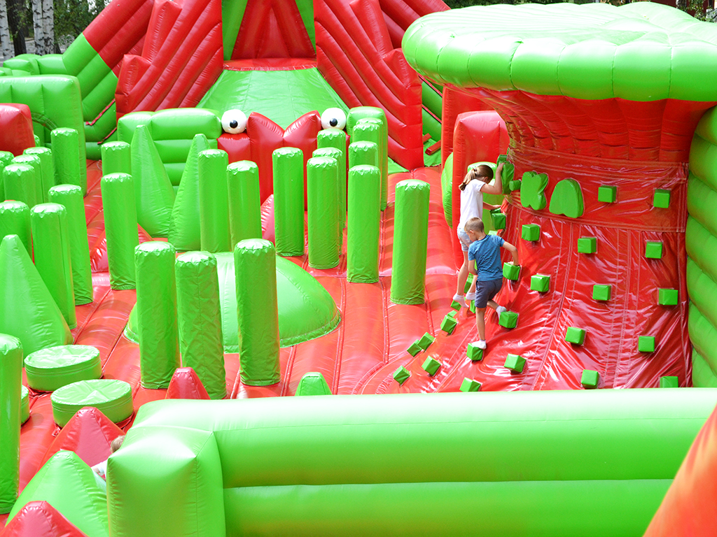 Предсезонная подготовка надувных батутов: что и как проверить?